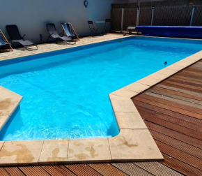 Jolie dépendance - terrasse privée et piscine !